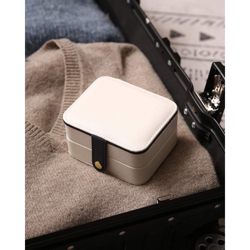 Portable jewelry box